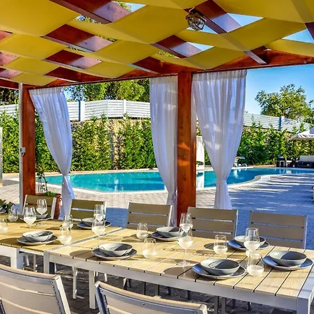 Five Stars Villa