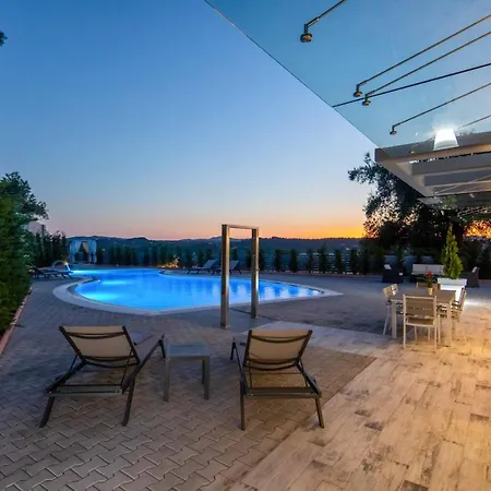 Villa Five Stars Koméno